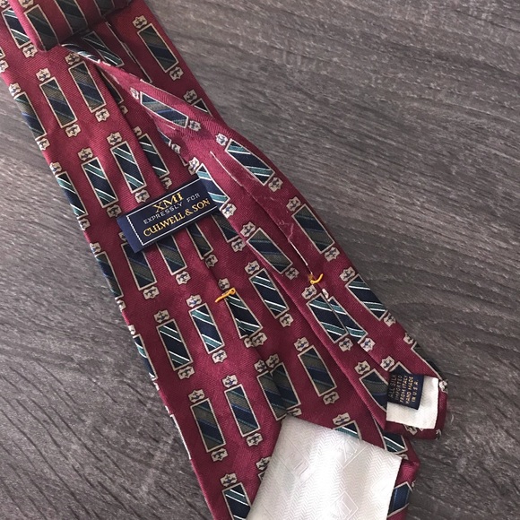 Culwell & Son Men’s red pattern Tie - Picture 2 of 3